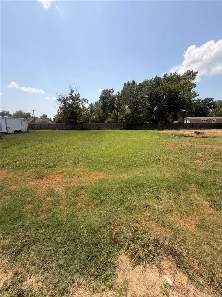 404 N Wrangler Street, Franklin, TX 77856 - #2