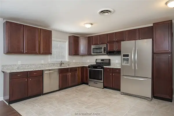 906 Lazy Lane, Bryan, TX 77802
