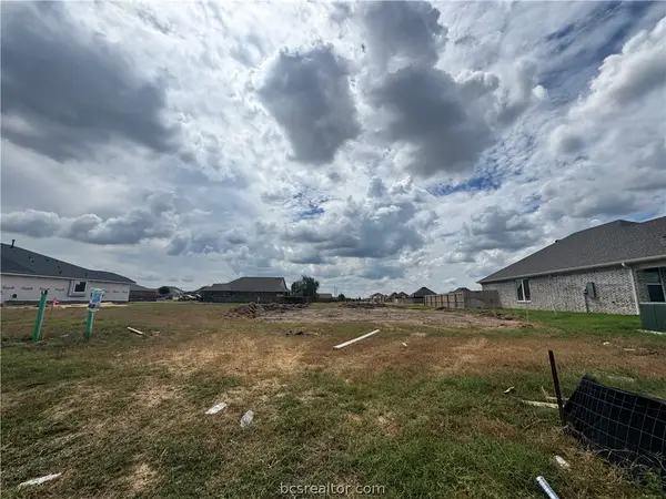7805 Leadtree Drive, Navasota, TX 77868