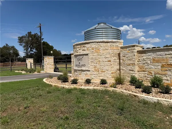 433 Cresent Bend, Cameron, TX 76520