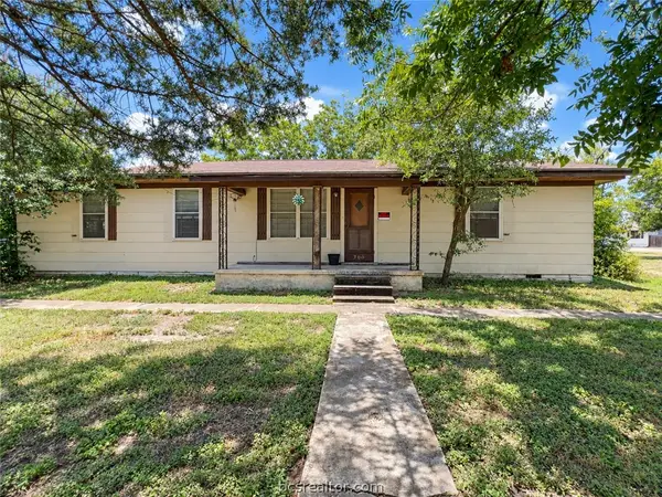300 Elm S, Cameron, TX 76520