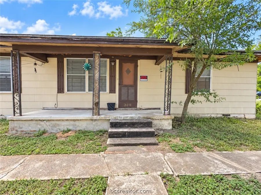 300 Elm S, Cameron, TX 76520 - #2