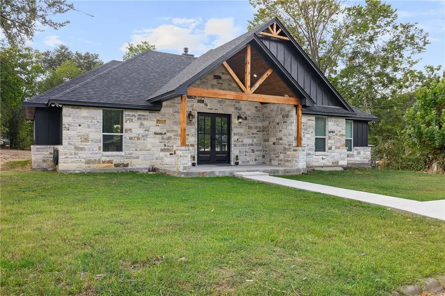 406 E Davis Street, Hearne, TX 77859 - #2