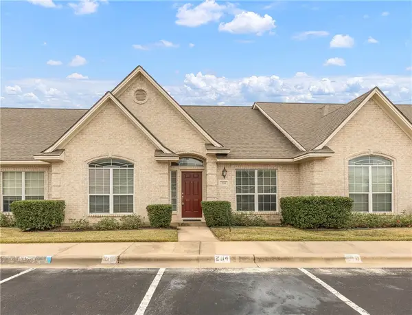 204 Fraternity Row, College Station, TX 77845