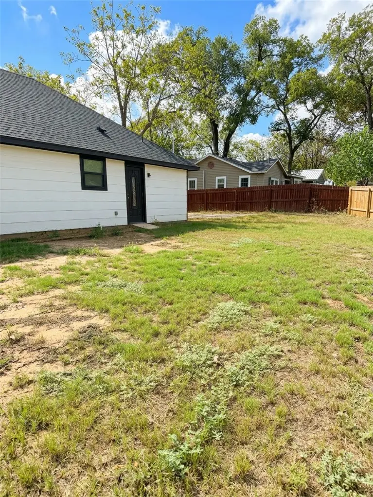 211 Moss Avenue, Hearne, TX 77859 - #2