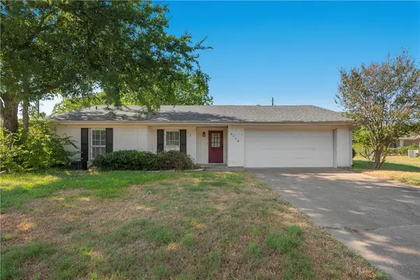 3902 Oak Bluff Circle, Bryan, TX 77802