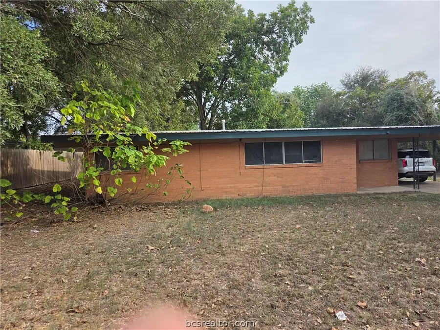 404 E Brown Street, Hearne, TX 77859 - #2
