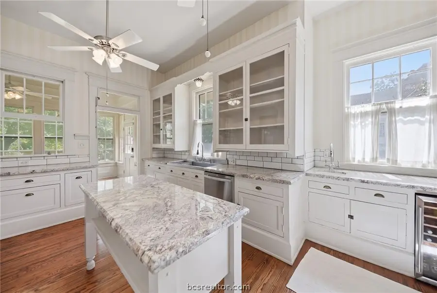 409 College Avenue, Brenham, TX 77833 - #3