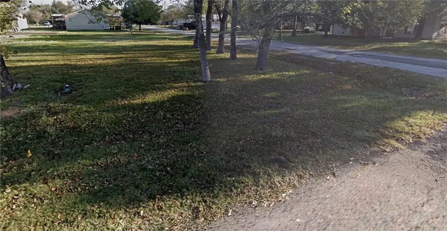 211 S. Houston, Groesbeck, TX 76642 - #2
