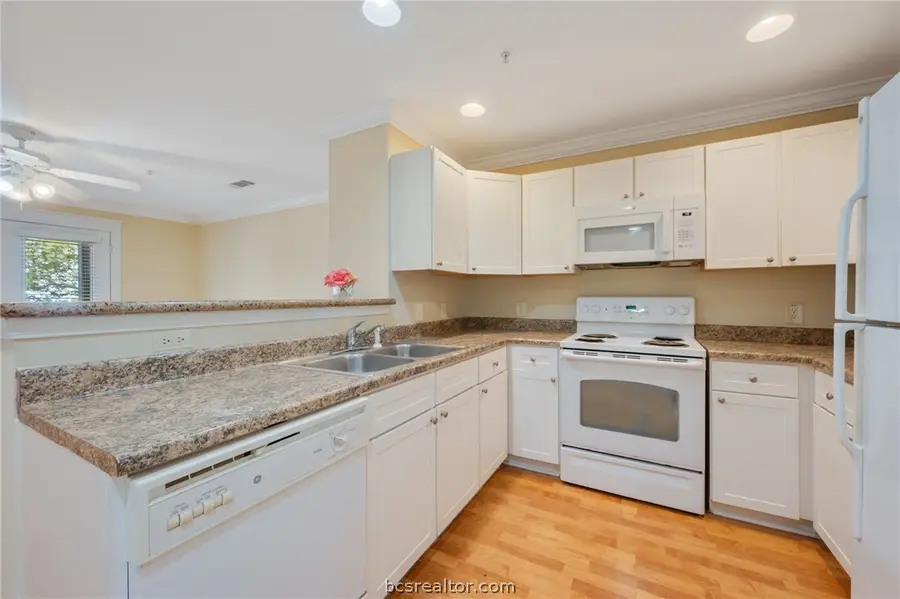 1725 Harvey Mitchell Parkway S #631, College Station, TX 77840-6399 - #3