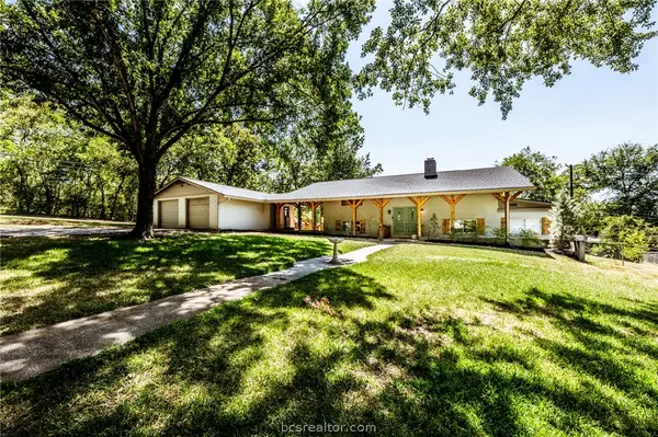 2120 Avenue R, Huntsville, TX 77340