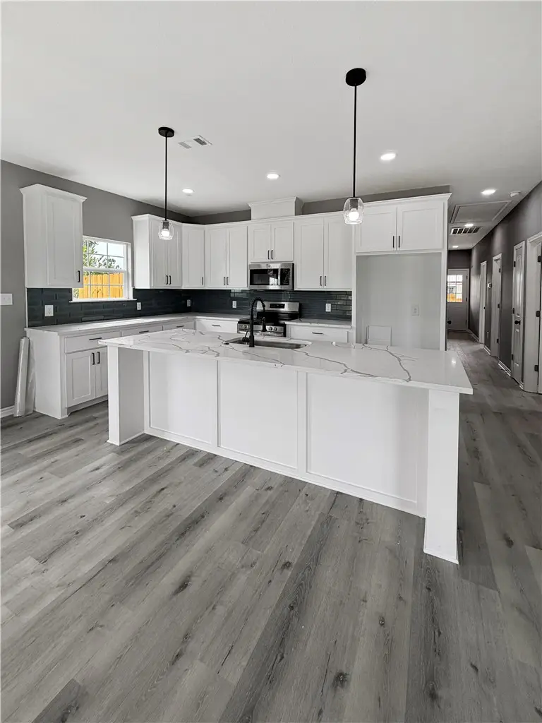405 Martin Luther King Jr Street, Franklin, TX 77856 - #2