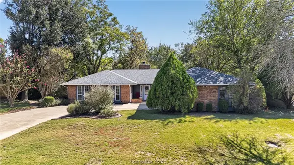 3915 Old Oaks Drive, Bryan, TX 77802