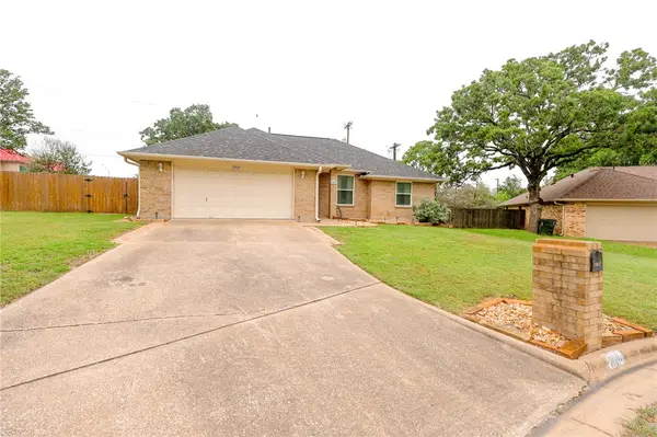 2004 Sandalwood Lane, Bryan, TX 77807