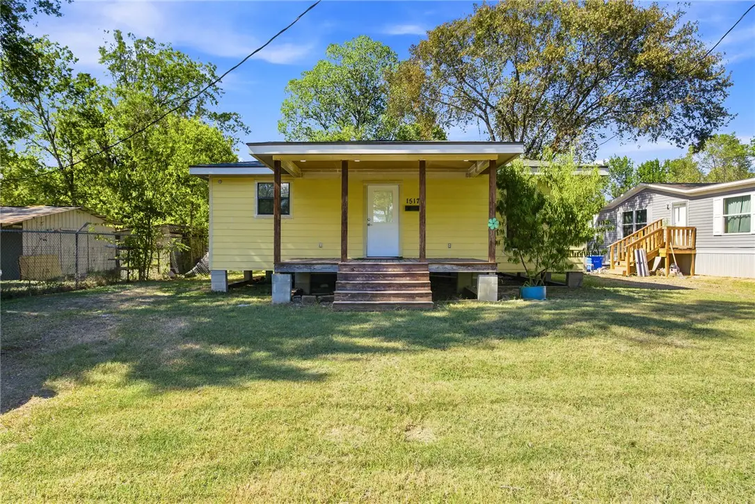 1517 Pin Oak Street, Hearne, TX 77859 - #1