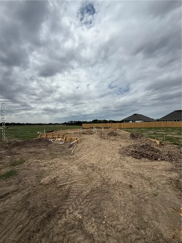 2100 Pitkin Lane, Bryan, TX 77803