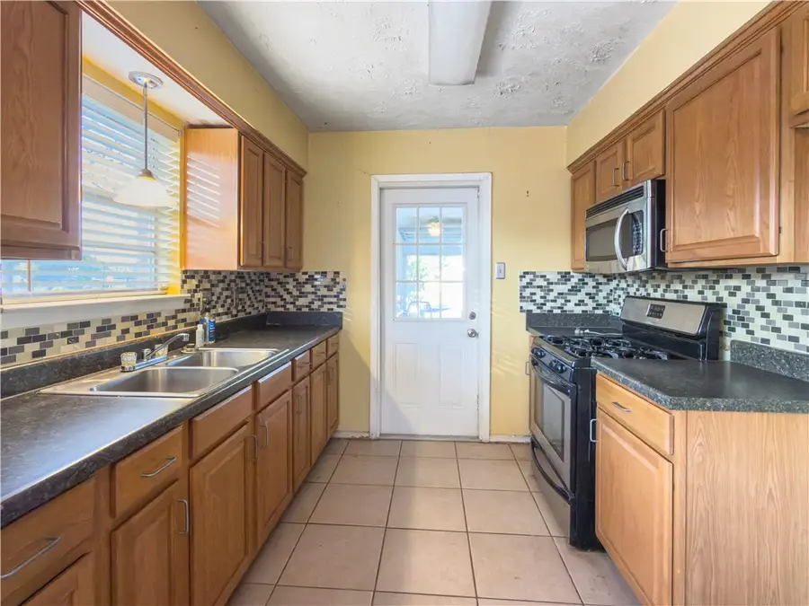 4404 Robinhood Circle, Bryan, TX 77803 - #3