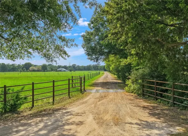 8751 Edge School House Road, Hearne, TX 77859