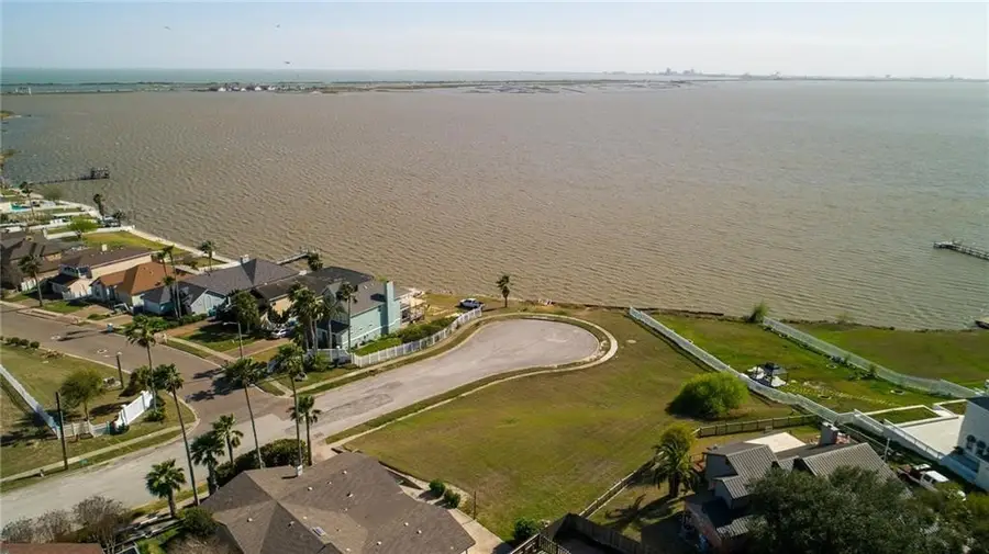 863 Cliff Drive, Portland, TX 78374 - Image #2