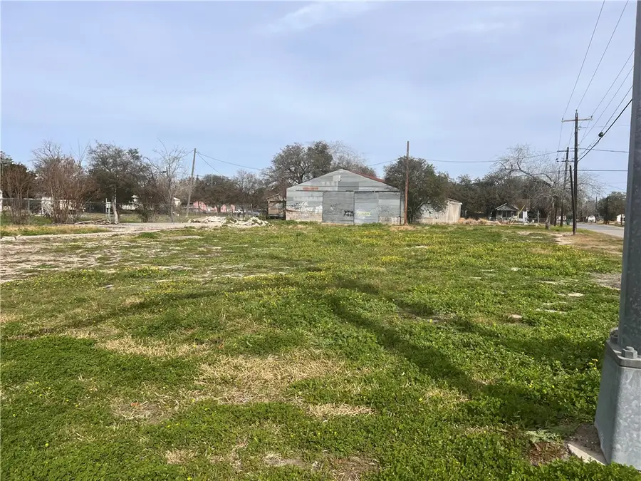 302 W Rice Street, Falfurrias, TX 78355 - Image #2