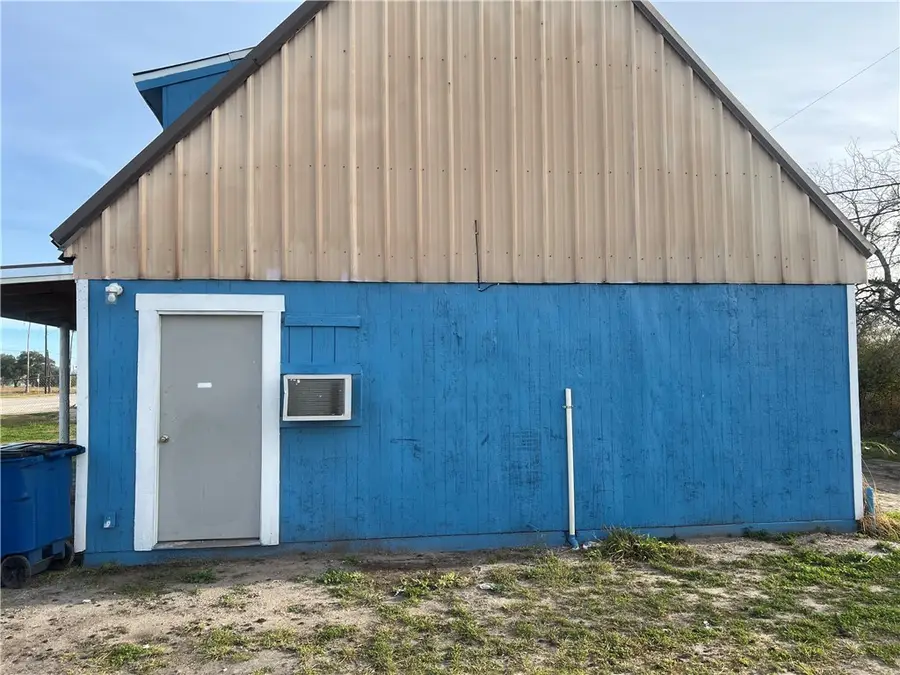 920 N Front Street, Mathis, TX 78368 - Image #2