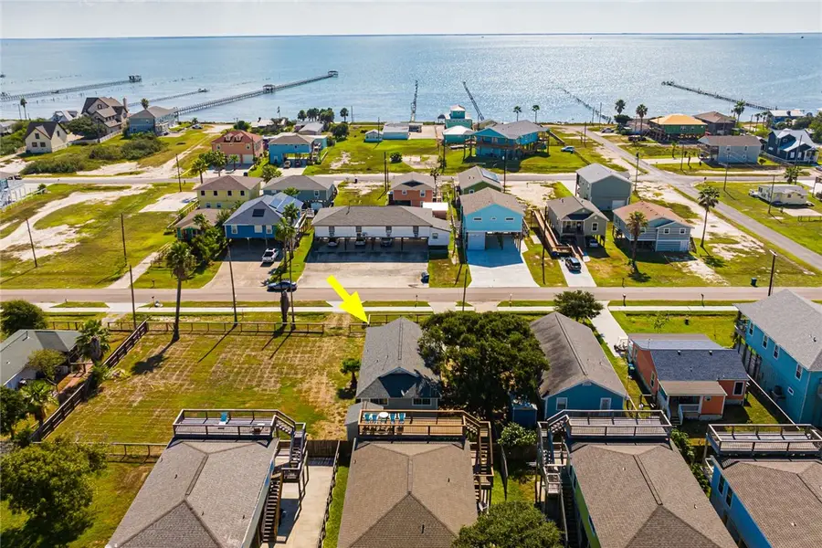 1323 S Live Oak Street, Rockport, TX 78382 - #2