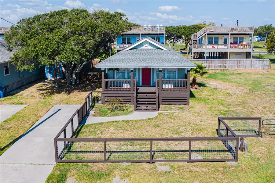 1323 S Live Oak Street, Rockport, TX 78382 - #3