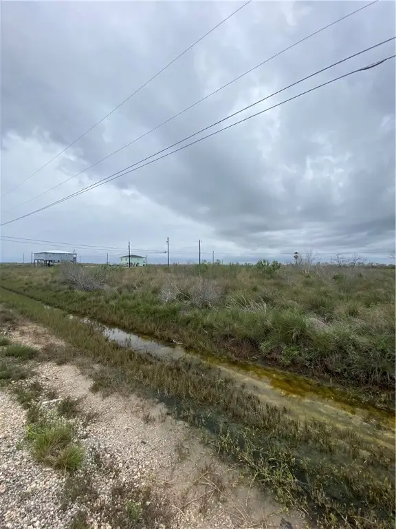 472 W Pin Oak Ln, Rockport, TX 78382 - Image #3