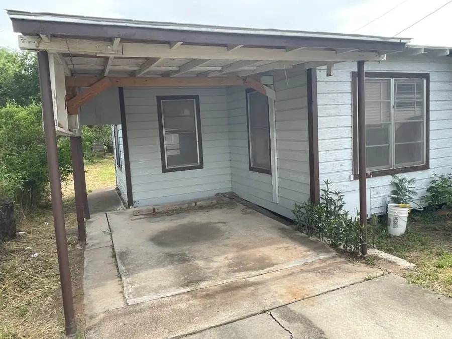 303 Texas Street, Hebbronville, TX 78361 - Image #3