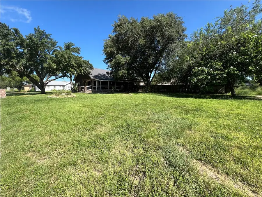 609 E Crockett Street, Falfurrias, TX 78355 - Image #3