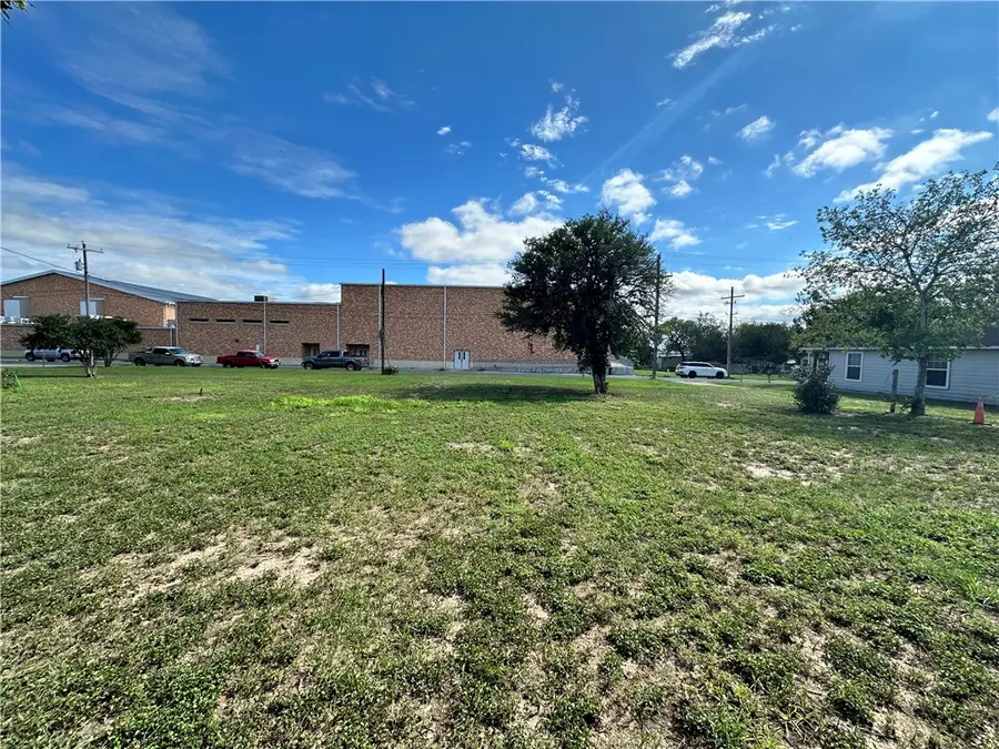 515 Mesquite St., George West, TX 78022 - Image #2