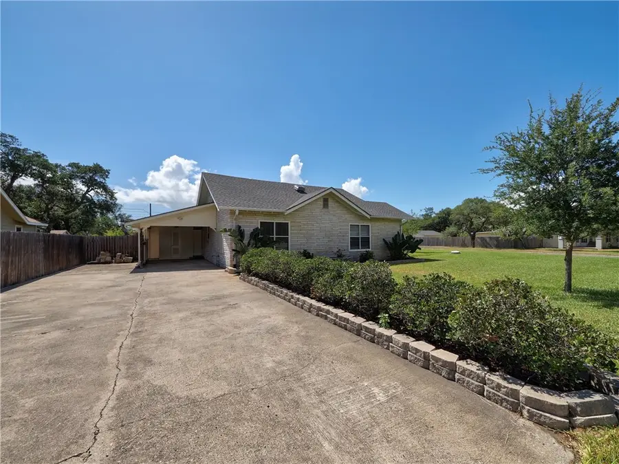 442 W Yoakum Avenue, Aransas Pass, TX 78336 - Image #2