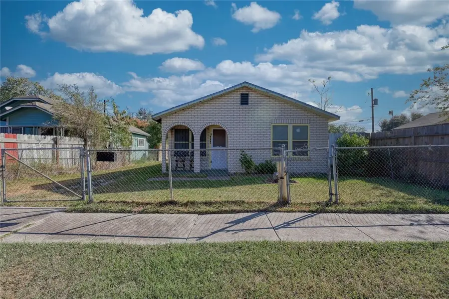 940 Dolores Street, Corpus Christi, TX 78405 - Image #2