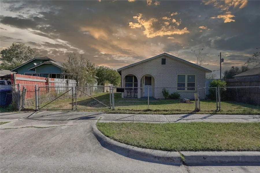 940 Dolores Street, Corpus Christi, TX 78405 - Image #3
