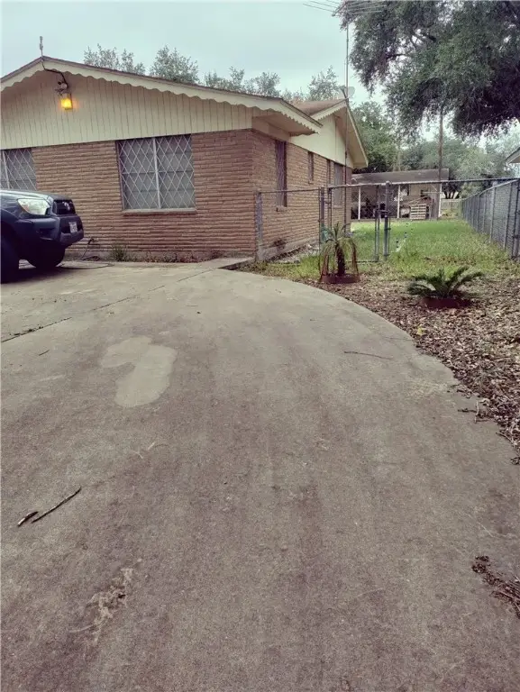 332 W Potts Street, Falfurrias, TX 78355 - #3