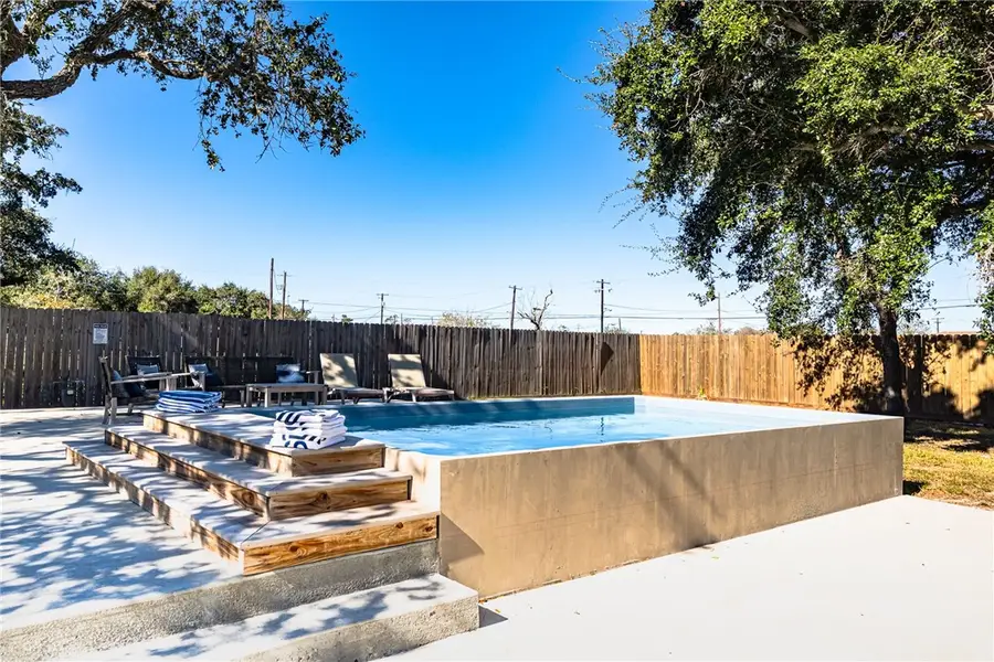 615 S Church Street, Rockport, TX 78382 - #2