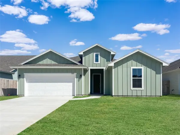 130 Broad Oak Drive, Rockport, TX 78382