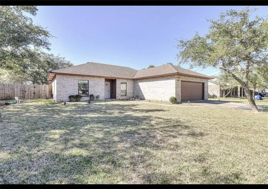 829 Redwood Avenue, Rockport, TX 78382 - Image #2