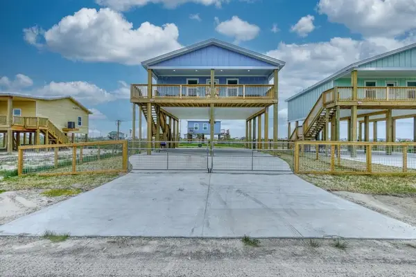 371 W Misty Oak W, Rockport, TX 78382