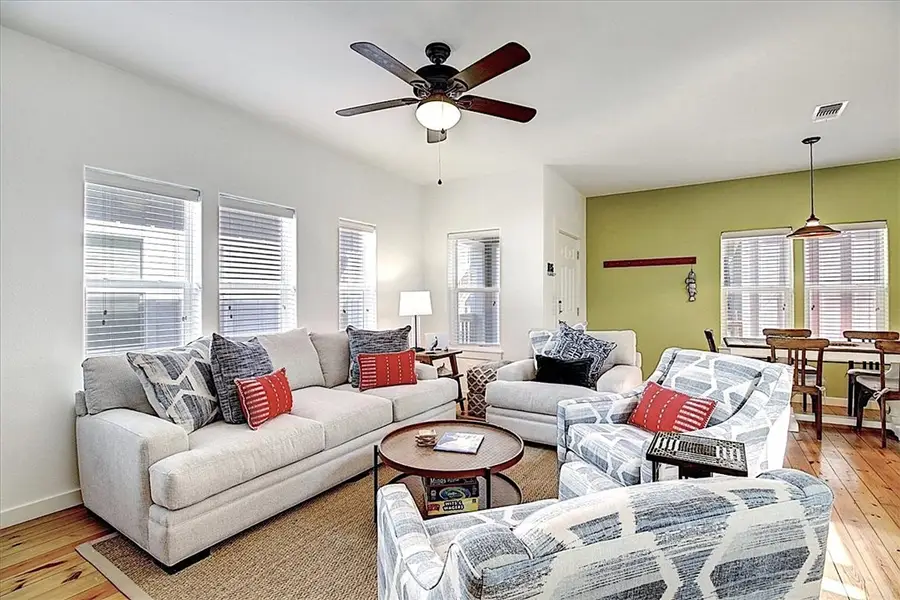 515 W Avenue C, Port Aransas, TX 78373 - Image #3