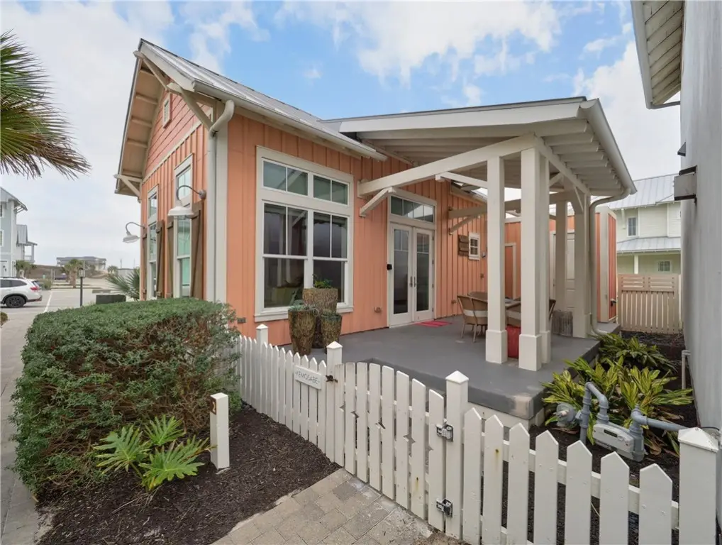 600 Center N #2, Port Aransas, TX 78373 - Image #1