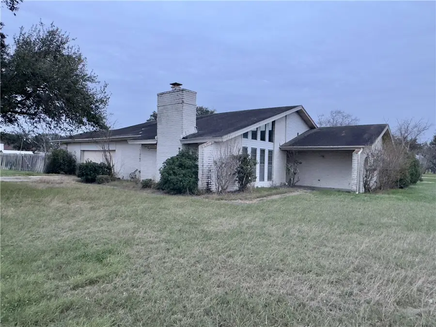 1203 N Hackberry Street, Bishop, TX 78343 - Image #2
