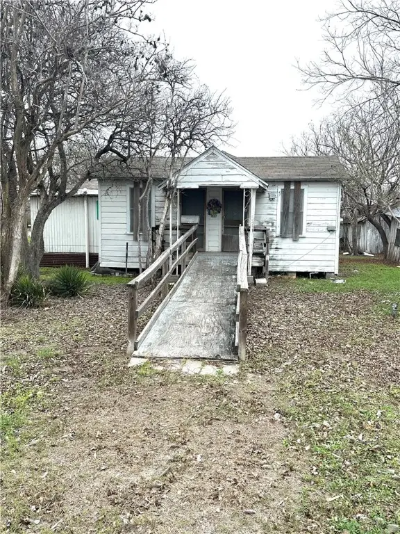 605 S Rachal Street, Sinton, TX 78387 - Image #1