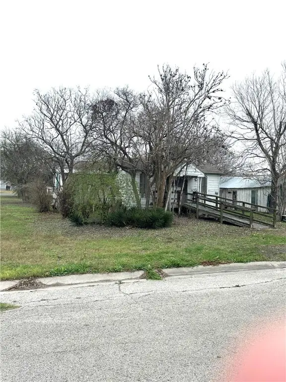 605 S Rachal Street, Sinton, TX 78387 - Image #2