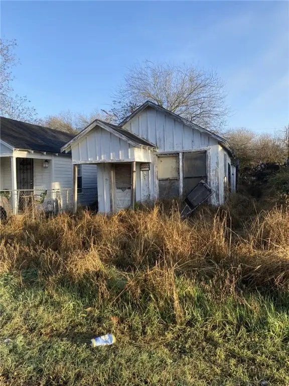 529 W Ave. E, Robstown, TX 78380 - Image #3