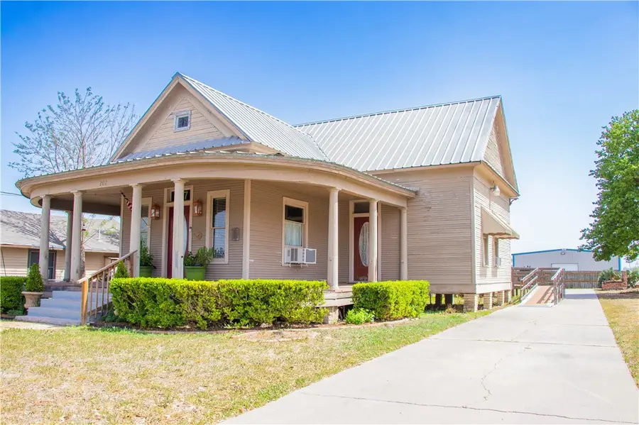 207 W. Carter Street, Beeville, TX 78102 - Image #3