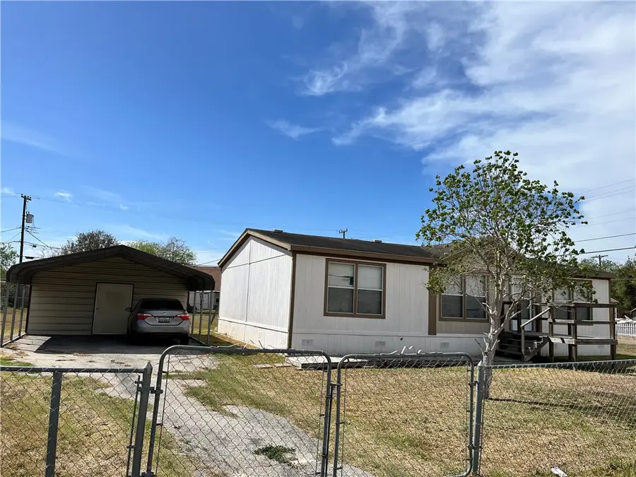 215 Elsie Avenue, Agua Dulce, TX 78330 - Image #2