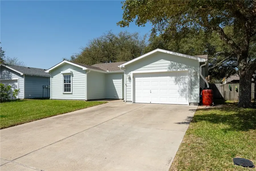 125 Breezy Street, Rockport, TX 78382 - Image #2