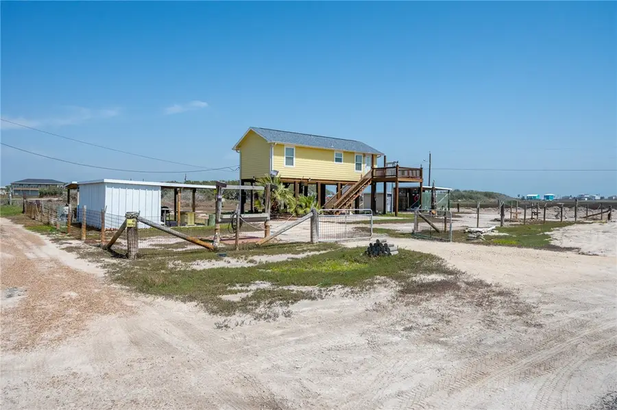 326 E 10th Street, Rockport, TX 78382 - Image #3