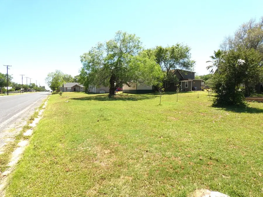 911 E Steiner Street, Beeville, TX 78102 - Image #3